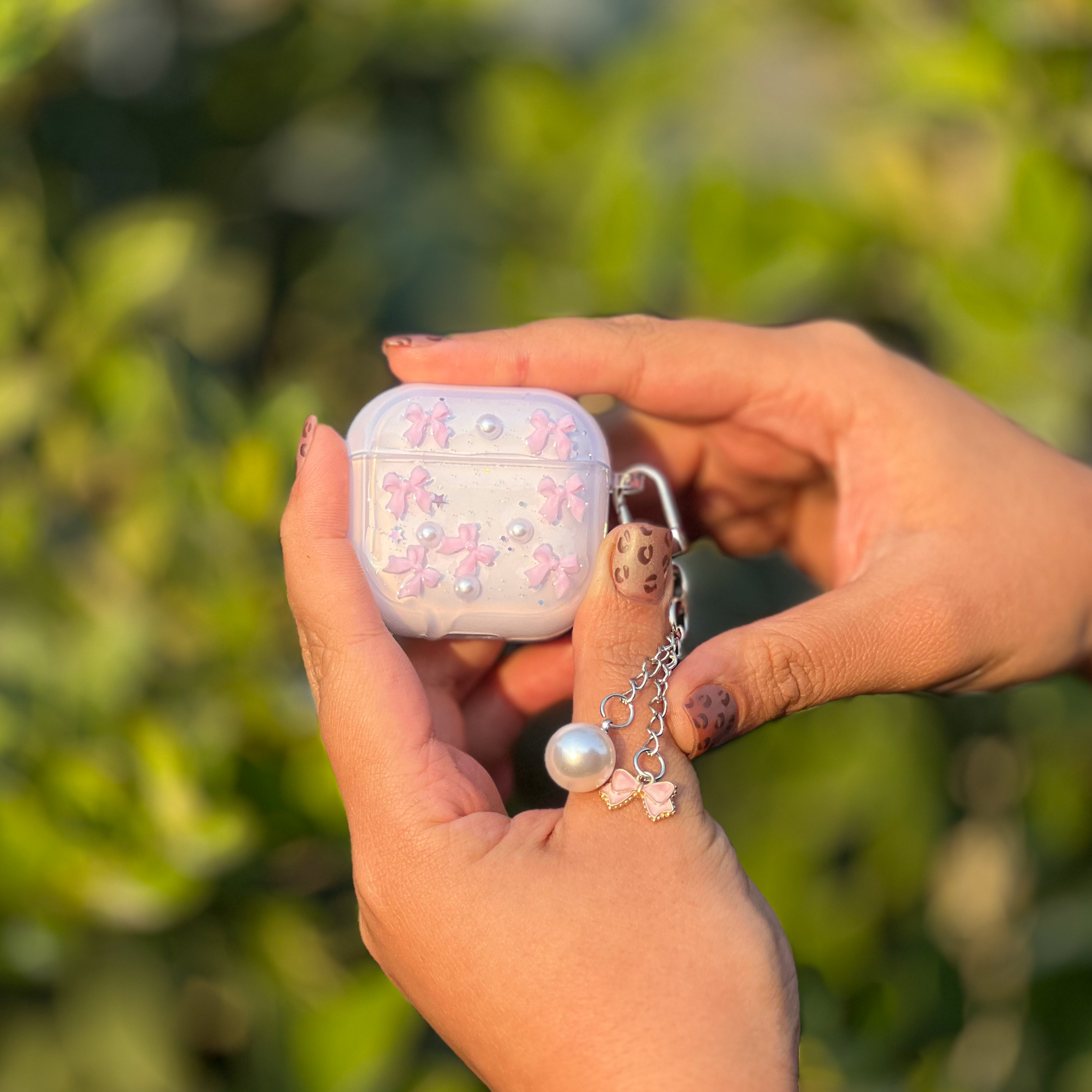 کاور شفاف پاپیون صورتی ایرپاد پرو 3